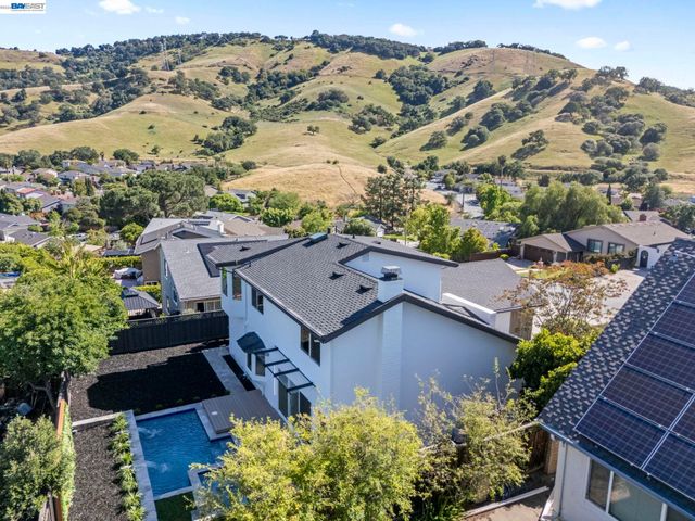 6223 Valroy Dr, San Jose, CA 95123