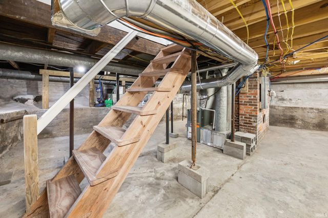 102 S Sheets Street, Oxford, IN 47971