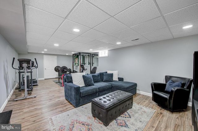 75 MANLEY RD, Pennington, NJ 08534