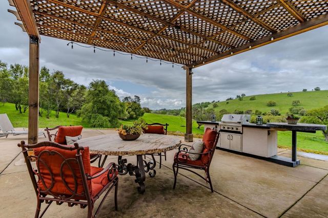 11195 Vintage Rd, Ione, CA 95640