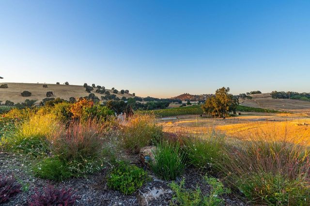 11195 Vintage Rd, Ione, CA 95640