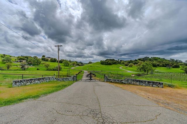 11195 Vintage Rd, Ione, CA 95640