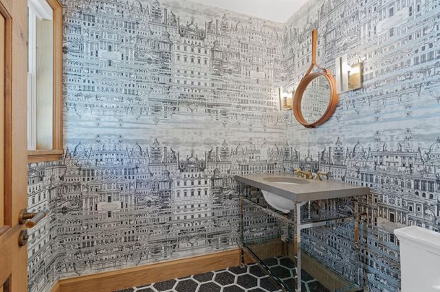 239 Emerald Lane, Palm Beach, FL 33480