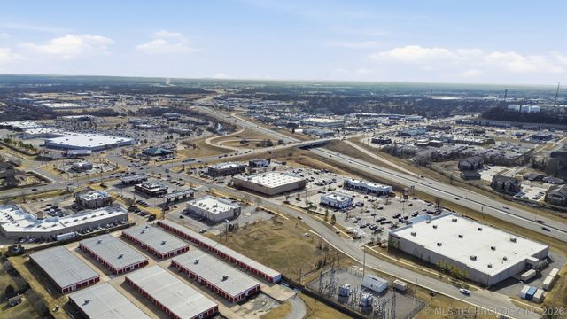 800 E Hillside Drive, Broken Arrow, OK 74012