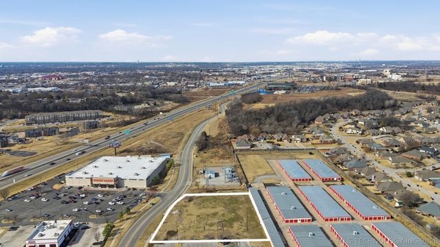 800 E Hillside Drive, Broken Arrow, OK 74012