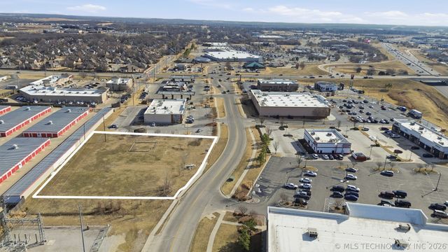 800 E Hillside Drive, Broken Arrow, OK 74012