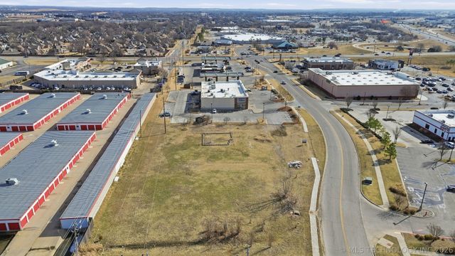 800 E Hillside Drive, Broken Arrow, OK 74012