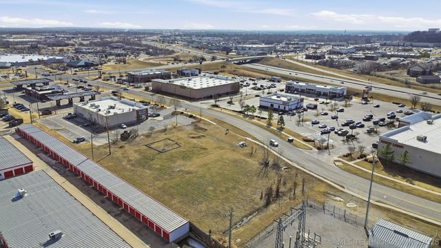 800 E Hillside Drive, Broken Arrow, OK 74012