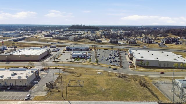 800 E Hillside Drive, Broken Arrow, OK 74012