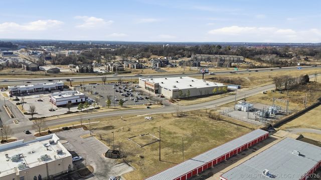 800 E Hillside Drive, Broken Arrow, OK 74012