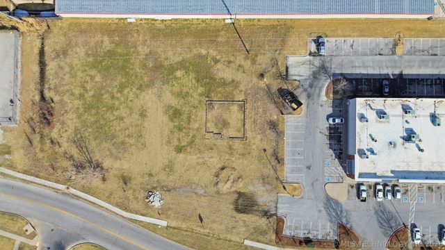 800 E Hillside Drive, Broken Arrow, OK 74012