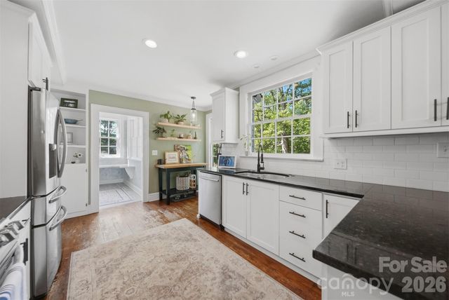 431 9th Street NW, Hickory, NC 28601