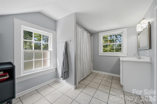 431 9th Street NW, Hickory, NC 28601
