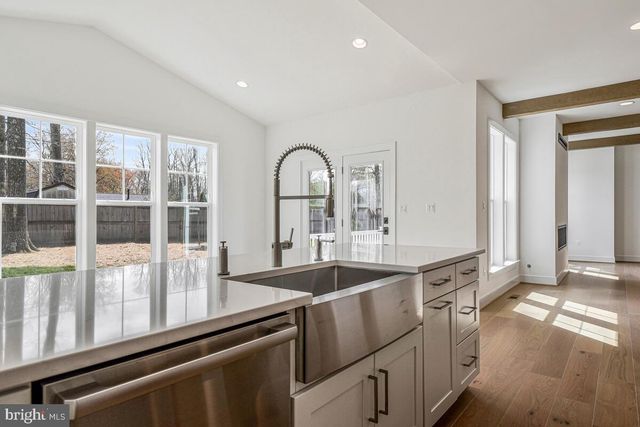 8205 DABNEY AVE, Springfield, VA 22152