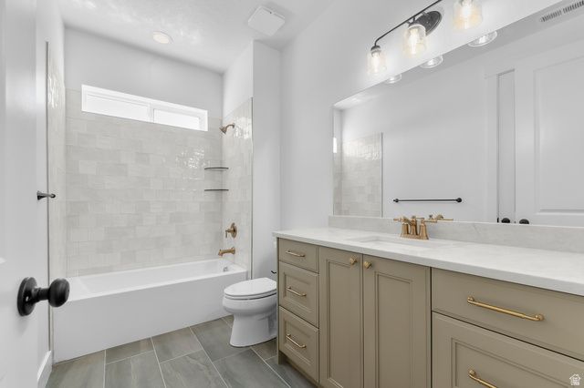 9952 N LITTLE LEAF LN, Highland, UT 84003