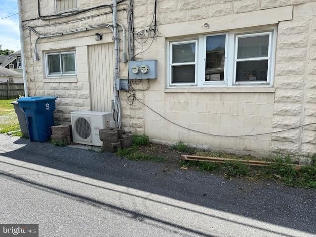 9 HAMMAKER ST, Highspire, PA 17034