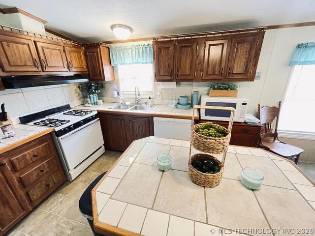 424800 E 1166 Road, Eufaula, OK 74432