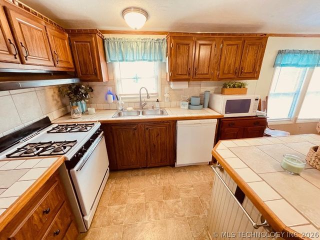 424800 E 1166 Road, Eufaula, OK 74432