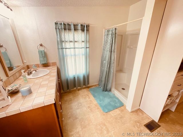 424800 E 1166 Road, Eufaula, OK 74432