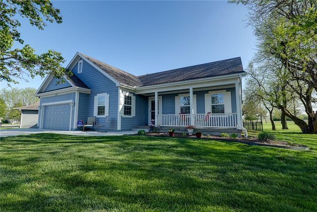 2010 Prairie Grass Drive, Raymore, MO 64083