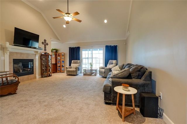 2010 Prairie Grass Drive, Raymore, MO 64083