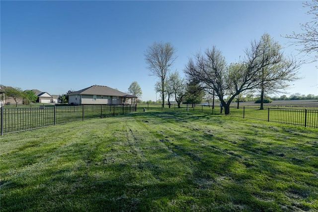 2010 Prairie Grass Drive, Raymore, MO 64083
