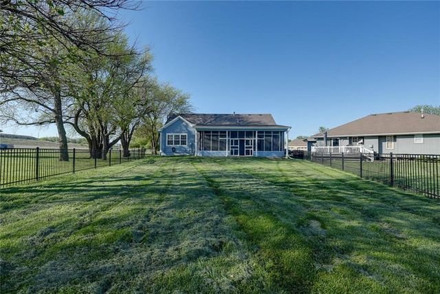 2010 Prairie Grass Drive, Raymore, MO 64083