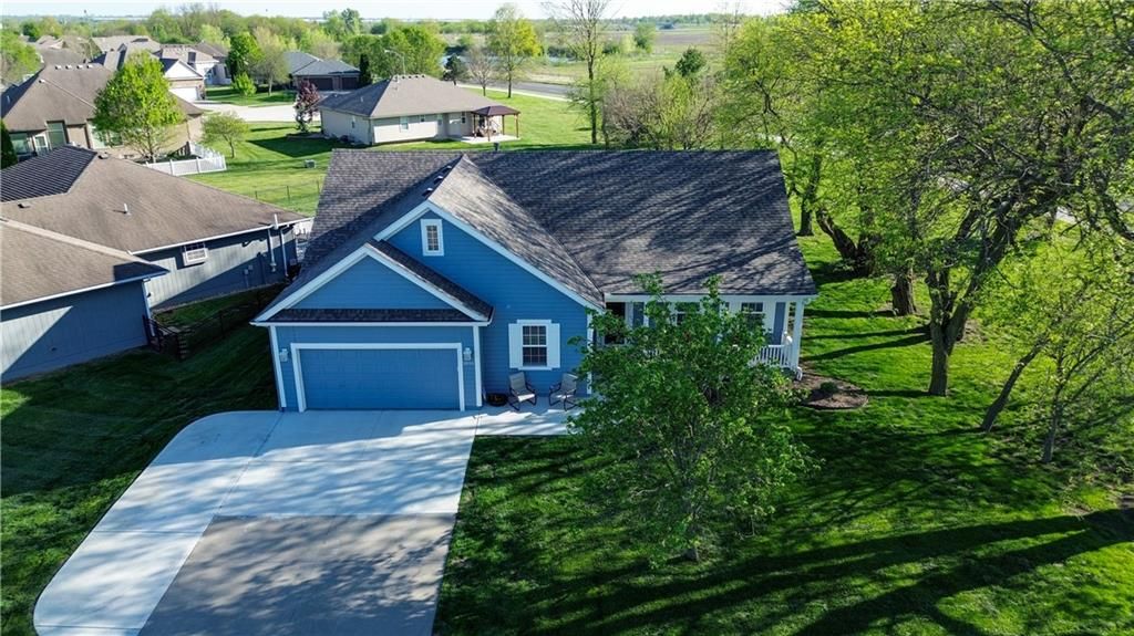 2010 Prairie Grass Drive, Raymore, MO 64083