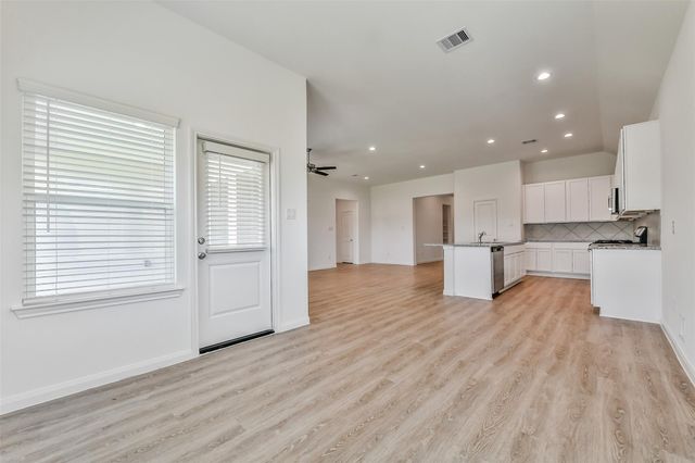 3019 King Oaks Street, Baytown, TX 77251