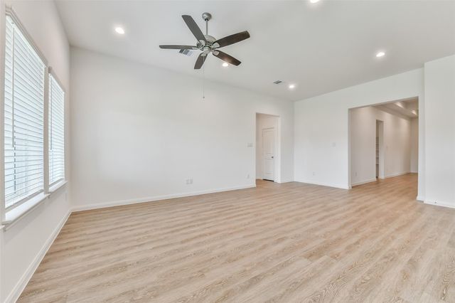 3019 King Oaks Street, Baytown, TX 77251