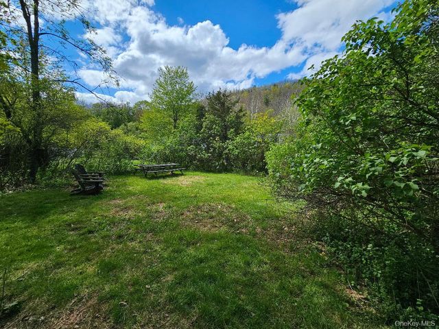 104 Canal Drive, Cuddebackville, NY 12729