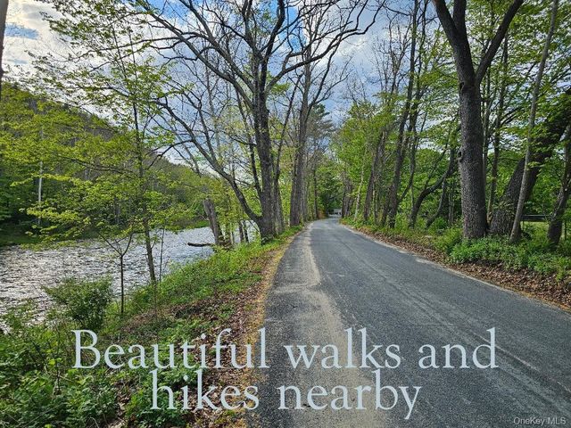 104 Canal Drive, Cuddebackville, NY 12729
