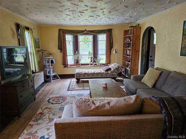 104 Canal Drive, Godeffroy, NY 12729