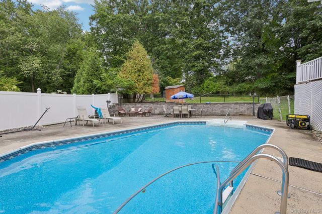 82 Branchville Road, Valley Cottage, NY 10989