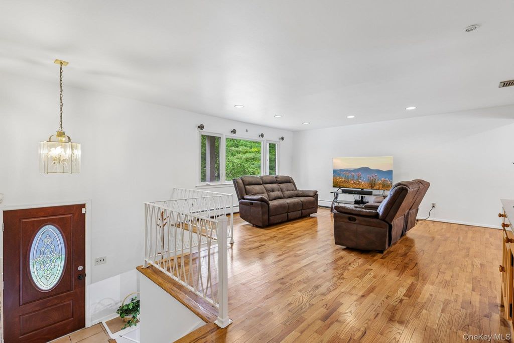 82 Branchville Road, Valley Cottage, NY 10989 — photo 4