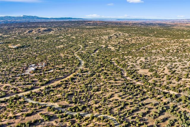 112 Vuelta Maria, Santa Fe, NM 87506