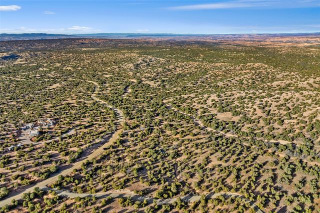 112 Vuelta Maria, Santa Fe, NM 87506