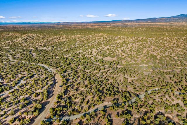 112 Vuelta Maria, Santa Fe, NM 87506