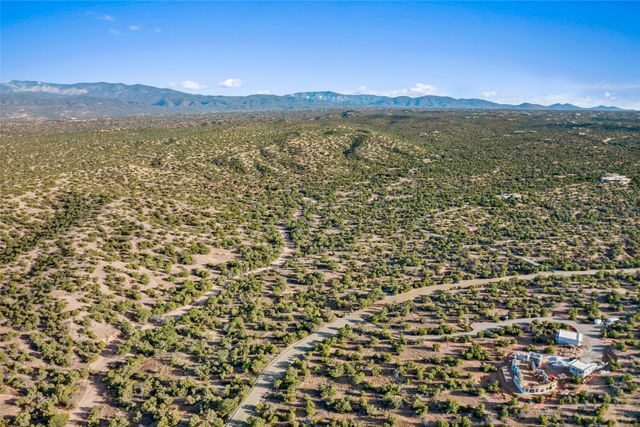 112 Vuelta Maria, Santa Fe, NM 87506