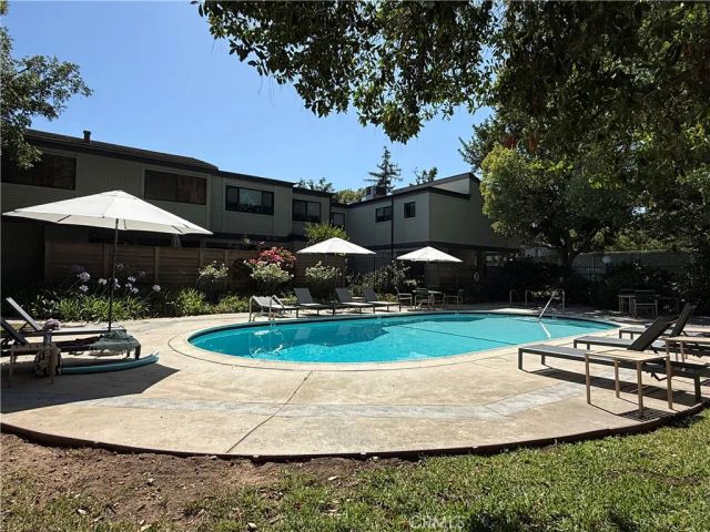 586 N Orange Grove, Pasadena, CA 91103