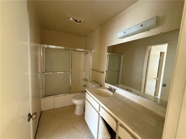 586 N Orange Grove, Pasadena, CA 91103