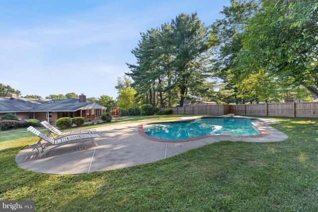 24900 SILVER CREST DR, Gaithersburg, MD 20882
