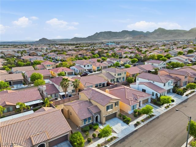 9221 Thunder Falls Court, Las Vegas, NV 89149