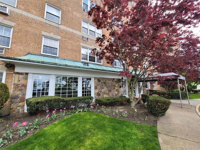 151-15 84th Street 6C, Howard Beach, NY 11414