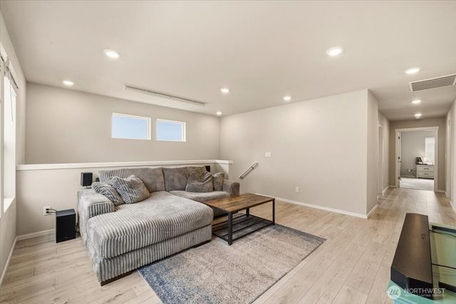 1106 SW Pendleton Way, Port Orchard, WA 98367