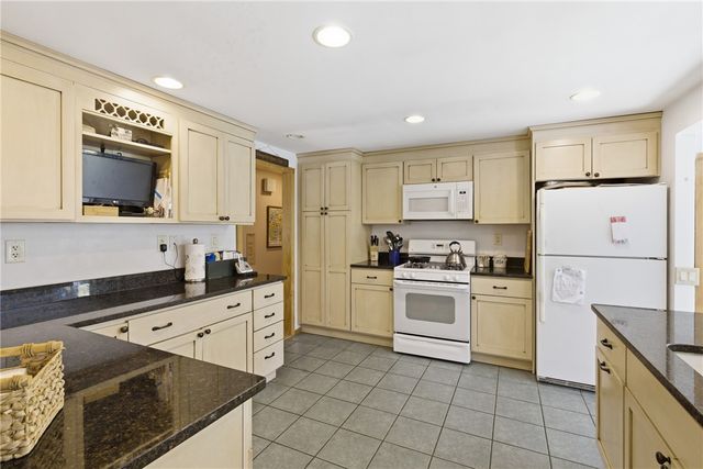 550 Algonquin Drive, Warwick, RI 02888