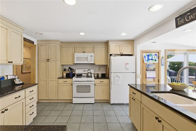 550 Algonquin Drive, Warwick, RI 02888
