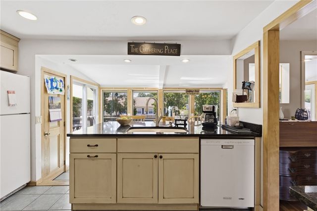 550 Algonquin Drive, Warwick, RI 02888