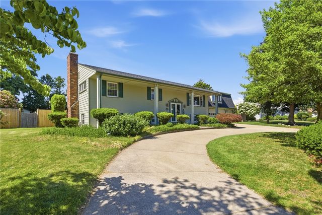 550 Algonquin Drive, Warwick, RI 02888
