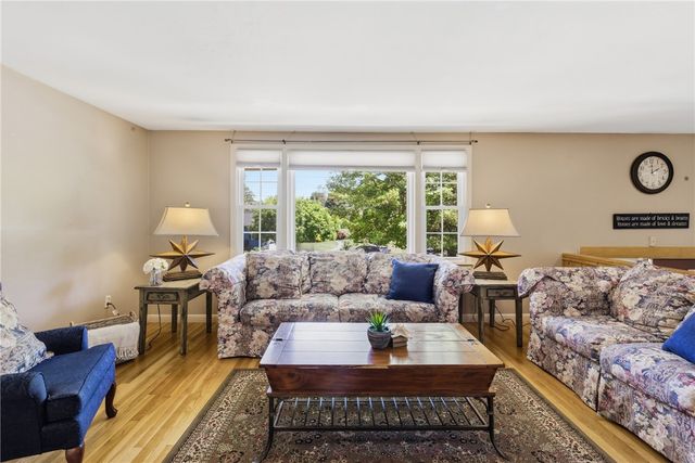550 Algonquin Drive, Warwick, RI 02888